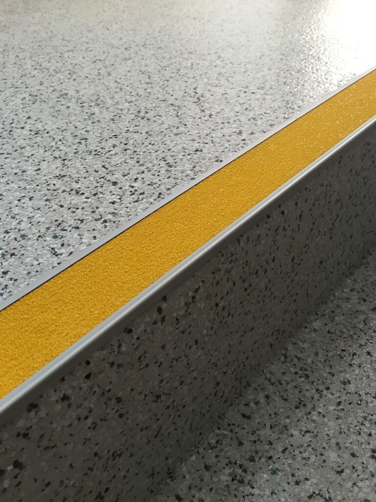 Flake Flooring Frosty Flake with Non-Slip Safety Step Tread