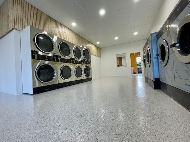 Flake Flooring Grey Granite - Laundromat